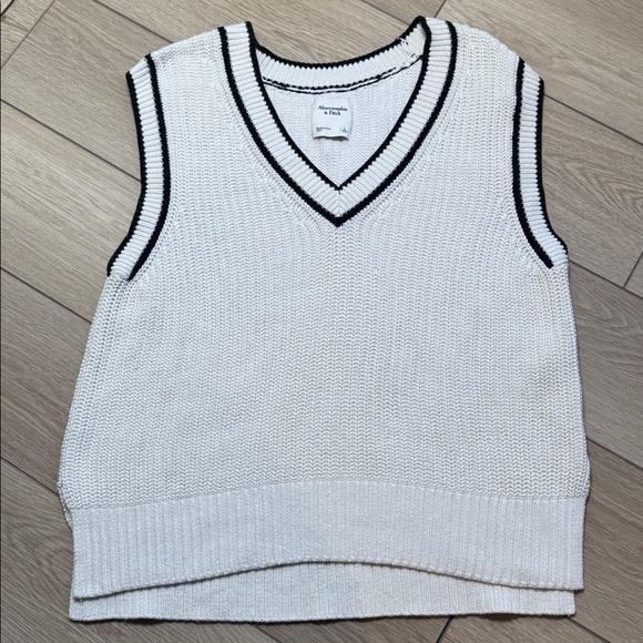 Abercrombie & Fitch Sweater Vest White Soft Oversized Rib Knit Size L Preppy - Picture 2 of 7